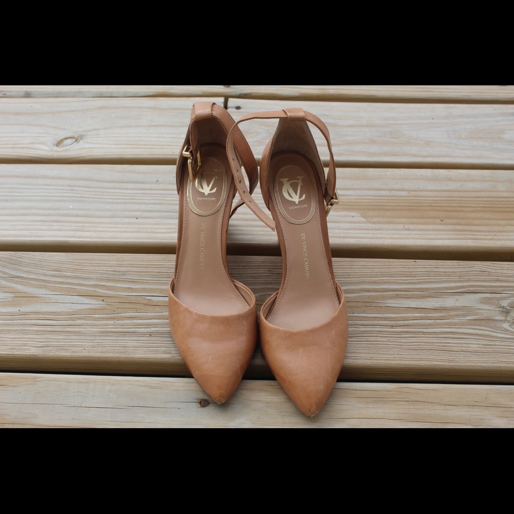 Signature by VC cute beige shoes